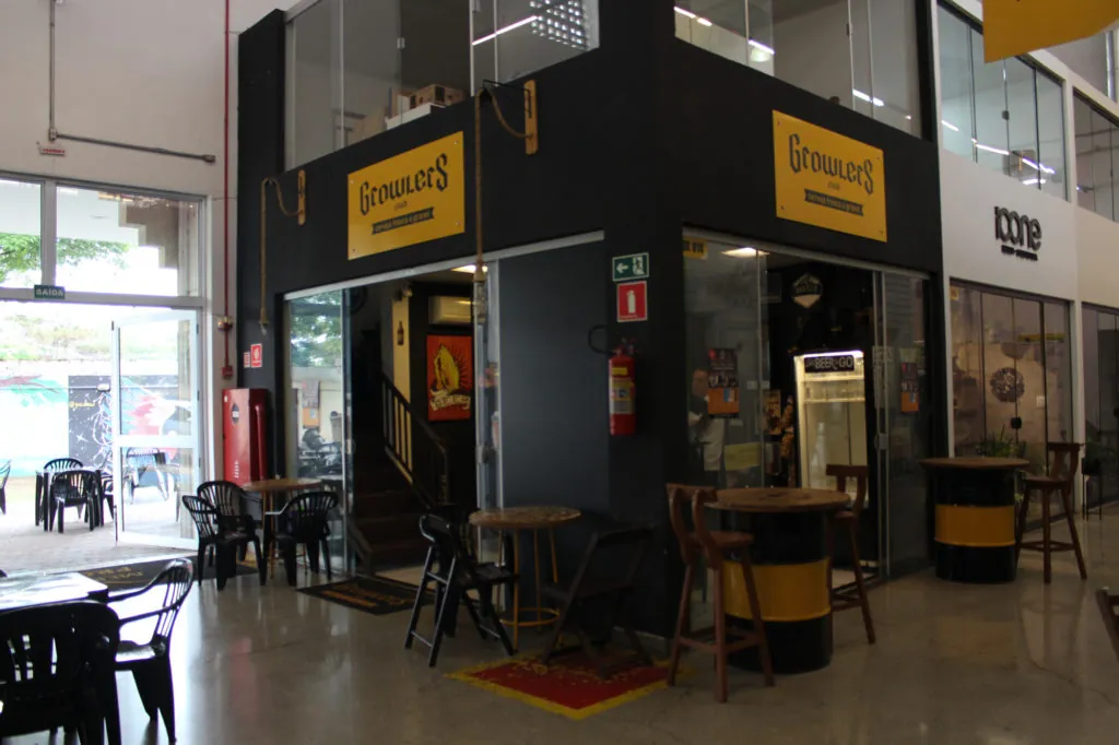 Fachada do Growlers Club no Mercadão da Prochet, em Londrina